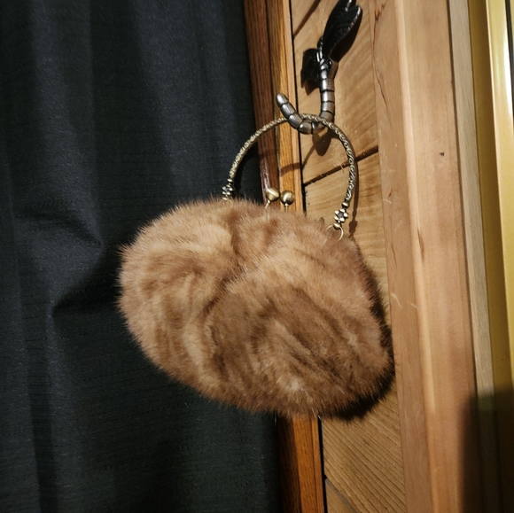 Vintage handcrafted fur purse - Picture 2 of 2